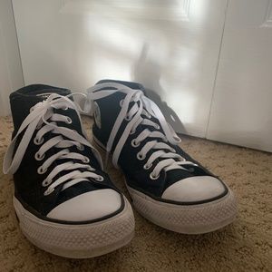 Black all star Converse shoes